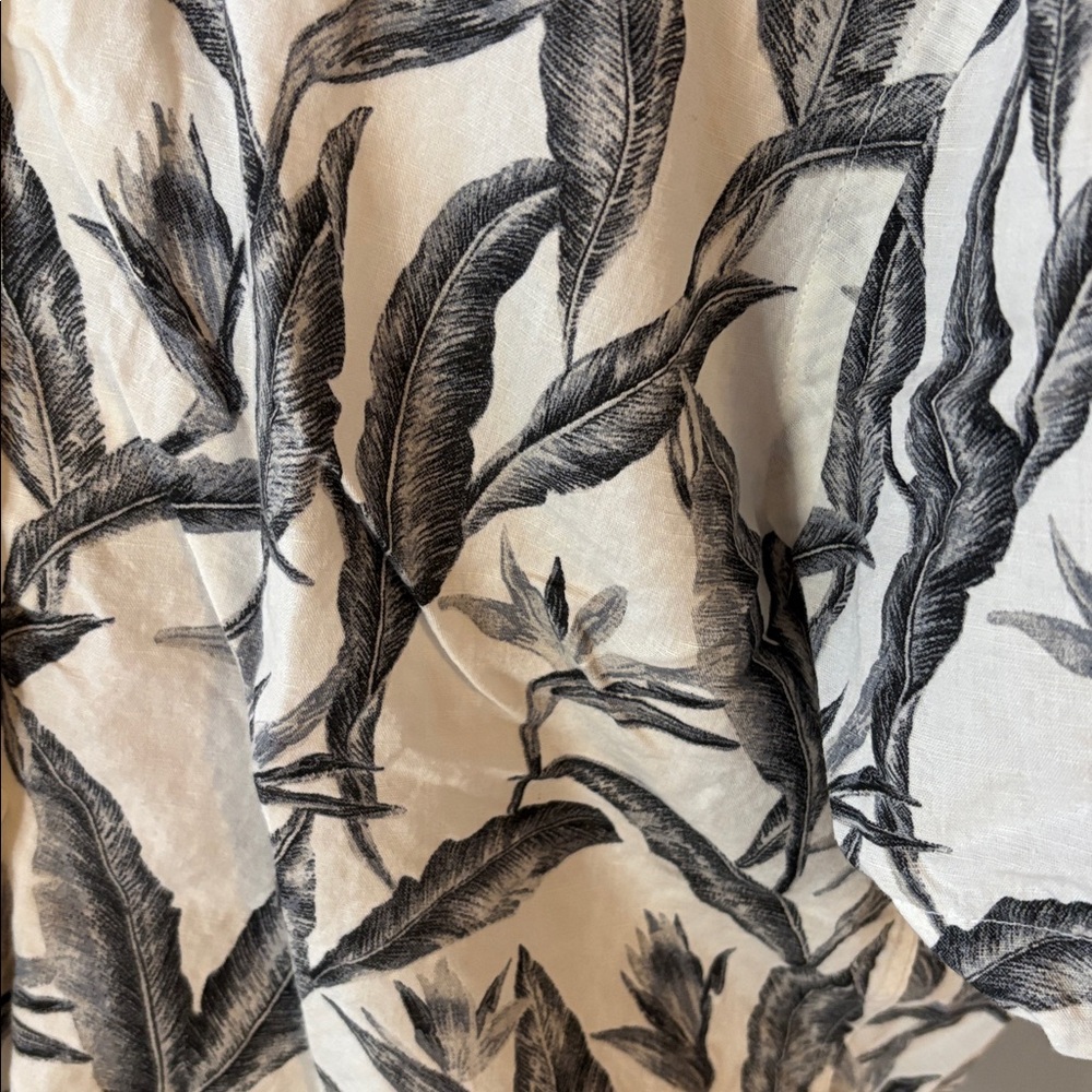 [Express] Black/White Palm Frond Linen Button Down Shirt - Size Medium - Picture 2 of 4